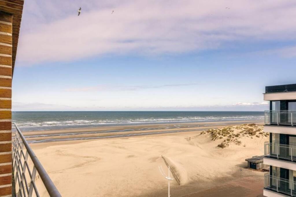 Appartment With Frontal Sea View With 3 Bedrooms Koksijde Luaran gambar