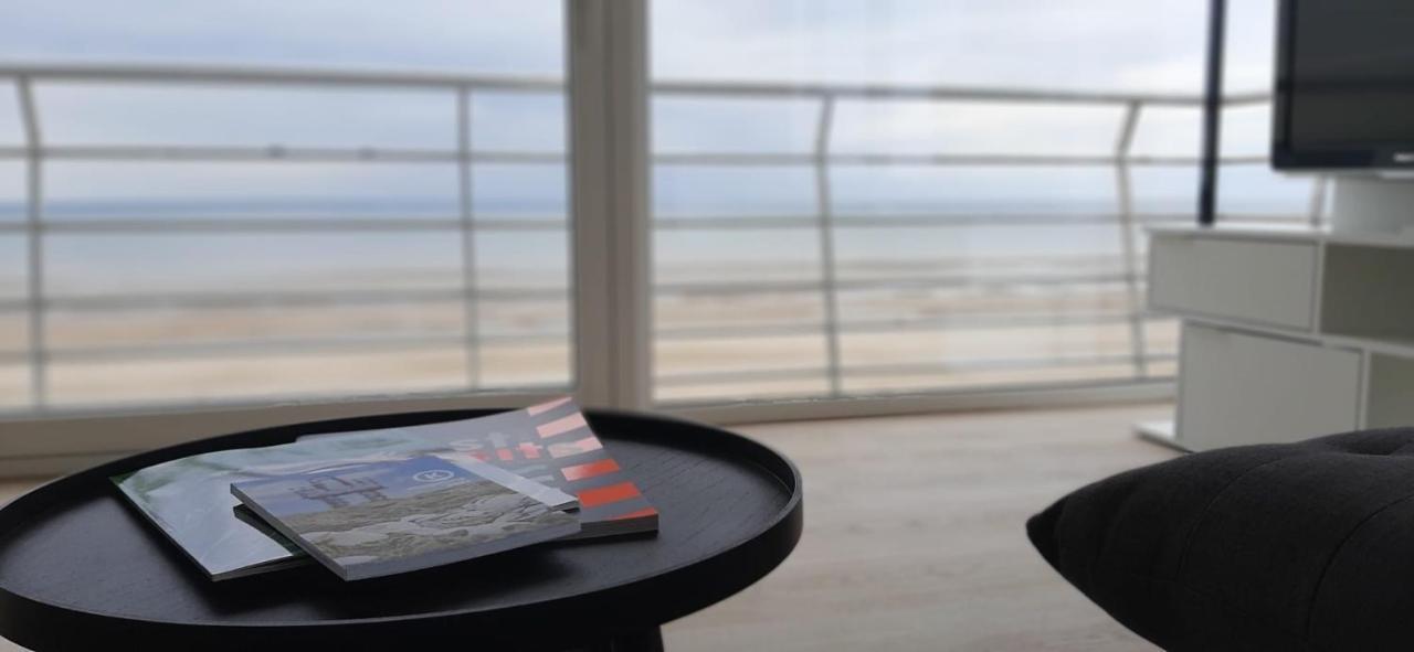 Appartment With Frontal Sea View With 3 Bedrooms Koksijde Luaran gambar