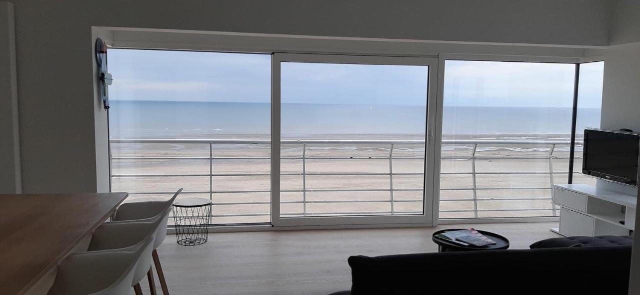 Appartment With Frontal Sea View With 3 Bedrooms Koksijde Luaran gambar