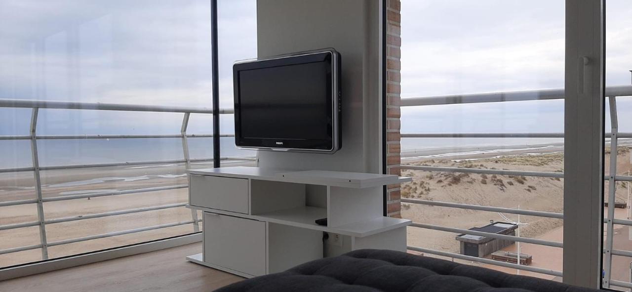 Appartment With Frontal Sea View With 3 Bedrooms Koksijde Luaran gambar