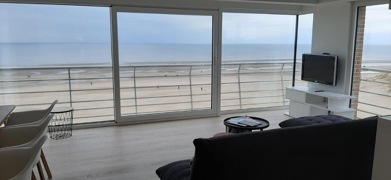 Appartment With Frontal Sea View With 3 Bedrooms Koksijde Luaran gambar