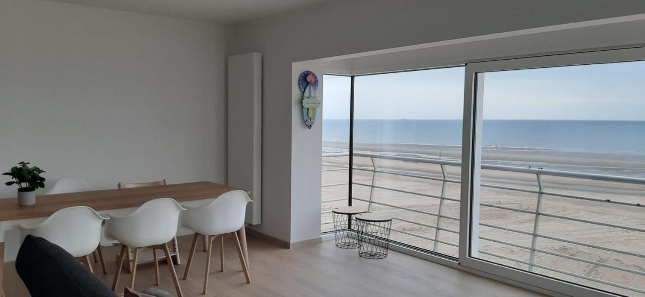 Appartment With Frontal Sea View With 3 Bedrooms Koksijde Luaran gambar