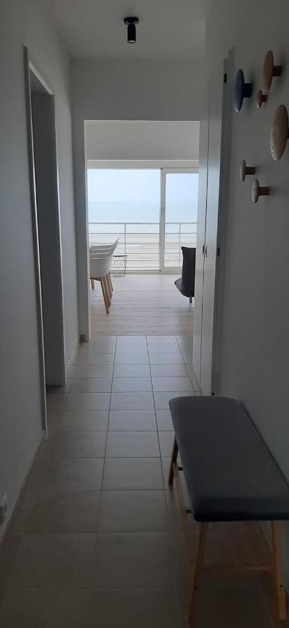 Appartment With Frontal Sea View With 3 Bedrooms Koksijde Luaran gambar