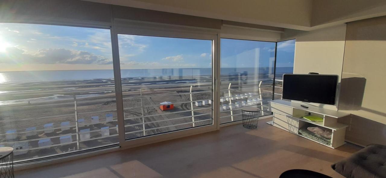 Appartment With Frontal Sea View With 3 Bedrooms Koksijde Luaran gambar